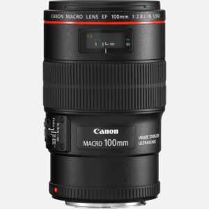 Das EF 100mm f/2.8L Macro IS USM bietet einen Abbildungsmastab von 1:1. Das vielseitige Objektiv ist ideal fr Portrt- und Makroaufnahmen, wobei die hohe Lichtstrke eine attraktive Hintergrundunschrfe mit wunderschnem Bokeh ermglicht. Der integrierte 4-Stufen-Hybrid-Bildstabilisator ist speziell fr Makroaufnahmen optimiert und kompensiert bei Aufnahmen aus der freien Hand Verschwenkungen und Verschiebungen so sind auch bei extremen Nahaufnahmen gestochen scharfe und deutliche Ergebnisse mglich. Als Teil der professionellen Canon Flaggschiff L Serie ist das Objektiv besonders robust und vor Staub und Spritzwasser geschtzt. Vorteile Das Objektiv bietet einen 1:1-Abbildungsmastab, was bedeutet, dass das Motiv in Lebensgre auf dem Sensor abgebildet wird Hybrid Bildstabilisator-System zur Kompensation von regulren Verschwenkungen sowie von Verschiebungen, die bei der Makro-Fotografie oft problematisch sind Der integrierte Ultraschallmotor (USM) sorgt fr einen schnellen und leisen Autofokus, der sich jederzeit manuell anpassen lsst Festbrennweite mit hoher Lichtstrke von 1:2,8 fr Low-Light-Aufnahmen und attraktive Hintergrundunschrfe Scharfe, kontrastreiche Aufnahmen dank Super UD (Ultra-low Dispersion) Linsen, die chromatische Aberrationen unterdrcken Als Teil der professionellen Canon Flaggschiff L Serie ist das Objektiv besonders robust und vor Staub und Spritzwasser geschtzt Kompatibel mit allen Canon DSLR-Kameras sowie mit spiegellosen Systemkameras der EOS M Serie mit optionalem EF-EOS M Adapter Lieferumfang EF 100mm f/2.8L Macro IS USM Objektivdeckel E-67U Objektivdeckel E Objektivbeutel LP1219 Streulichtblende ET-73 Benutzerhandbuch Gut geeignet fr Speisen Personen * Details Alle technischen Daten zeigen