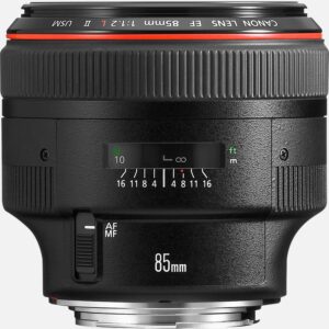 Das EF 85mm f/1.2L II USM ist ein lichtstarkes mittleres Teleobjektiv mit erstklassiger optischer Leistung. Dank der erstklassigen Steuerung der Schrfentiefe ist es ideal fr Portrtaufnahmen. Die hohe Lichtstrke von 1:1,2 macht das Objektiv der professionellen Canon L Serie zur idealen Wahl fr Portrtaufnahmen im Innen- und Auenbereich und fr den Low-Light-Einsatz ohne Blitz. Die hohe Lichtstrke ermglicht eine ausgezeichnete Steuerung der Schrfentiefe und die 8-Lamellen-Irisblende untersttzt den Einsatz eines weichen Bokehs, mit dem sich das Motiv gestochen scharf hervorheben lsst. Vorteile Professionelles kurzes Teleobjektiv, das ideal fr kreative Portrt-und Low-Light-Aufnahmen ist 8-Lamellen-Irisblende und sehr hohe Lichtstrke fr Low-Light-Aufnahmen und eine attraktive Hintergrundunschrfe Der integrierte Ultraschallmotor (USM) sorgt fr einen schnellen und leisen Autofokus, der sich jederzeit manuell anpassen lsst Super Spectra Vergtung zur Verhinderung von Streulicht und Blendenreflexionen Kompatibel mit allen Canon DSLR-Kameras sowie mit spiegellosen Systemkameras der EOS M Serie mit optionalem EF-EOS M Adapter Lieferumfang EF 85mm f/1.2L II USM Objektivdeckel E-72U Objektivdeckel E Streulichtblende ES-79 II Objektivtasche LP1219 Benutzerhandbuch Gut geeignet fr Hochzeiten & Veranstaltungen * Personen Alle technischen Daten zeigen