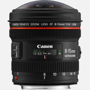 Die kreative Option: Das EF 8-15mm f/4L Fisheye USM ist ein vielseitiges Objektiv, das bei 8mm an einer Vollformatkamera kreisrunde Bilder mit einem 180-Bildwinkel aufnimmt bis zu einem 15mm-Fisheye-Blickwinkel verstellt werden kann. Ideal fr kreative Aufnahmen mit knstlerischem Touch der weite Blickwinkel bringt mehr von der Landschaft auf das Bild oder verzeichnet das Motiv fr ganz einzigartige visuelle Effekte. Als Teil der professionellen Canon Flaggschiff L Serie ist das Objektiv besonders robust und vor Staub und Spritzwasser geschtzt. Vorteile Vielseitiges Fisheye-Zoomobjektiv mit whlbarer Darstellung im Vollformat oder als kreatives, kreisrundes Bild bei entsprechender Kamera Schneller und leiser Autofokus mit Ring-USM (Ultraschallmotor), der mit Vibrationen im Ultraschallbereich arbeitet Konstante Lichtstrke von 1:4 fr gleichbleibende Belichtungseinstellungen SWC-Vergtung (SubWavelength Structure) zur Unterdrckung von Streulicht und Blendenreflexionen Als Teil der professionellen Canon Flaggschiff L Serie ist das Objektiv besonders robust und vor Staub und Spritzwasser geschtzt Kompatibel mit allen Canon DSLR-Kameras sowie mit spiegellosen Systemkameras der EOS M Serie mit optionalem EF-EOS M Adapter Lieferumfang EF 8-15mm f/4L Fisheye USM Objektivdeckel 8-15 Objektivdeckel E Streulichtblende EW-77 Objektivbeutel LP1219 Benutzerhandbuch Gut geeignet fr Architektur Innenrume * Alle technischen Daten zeigen