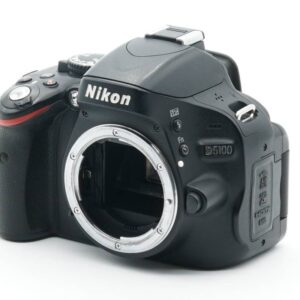 Dieses gepflegte Nikon D5100 Gehäuse wurde komplett überprüft und befindet sich technisch im einwandfreien Zustand. Das Gehäuse befindet sich auch optisch im guten Zustand. Es