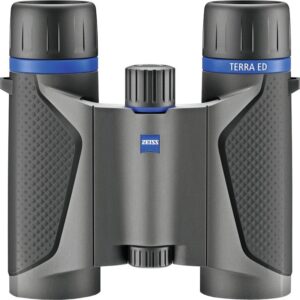 Terra ED Pocket 10x25 Das ZEISS TERRA ED Pocket 8x25 hat eine 8-fache Vergrößerung und bietet durch die sanfte