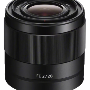 Sony FE 28 mm F2.0 (SEL-28F20) Eine fortschrittliche Optik mit Festbrennweite minimiert Abbildungsfehler auf effiziente Weise für hervorragende Schärfe im gesamten Bildbereich