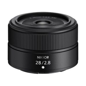 Einzelstück zum Sonderpreis Dieses Nikon Nikkor Z 28mm 2.8 Objektiv stand lediglich in unserer Ausstellungsvitrine im Showroom. Die Optik weist keinerlei Nutzspuren auf und