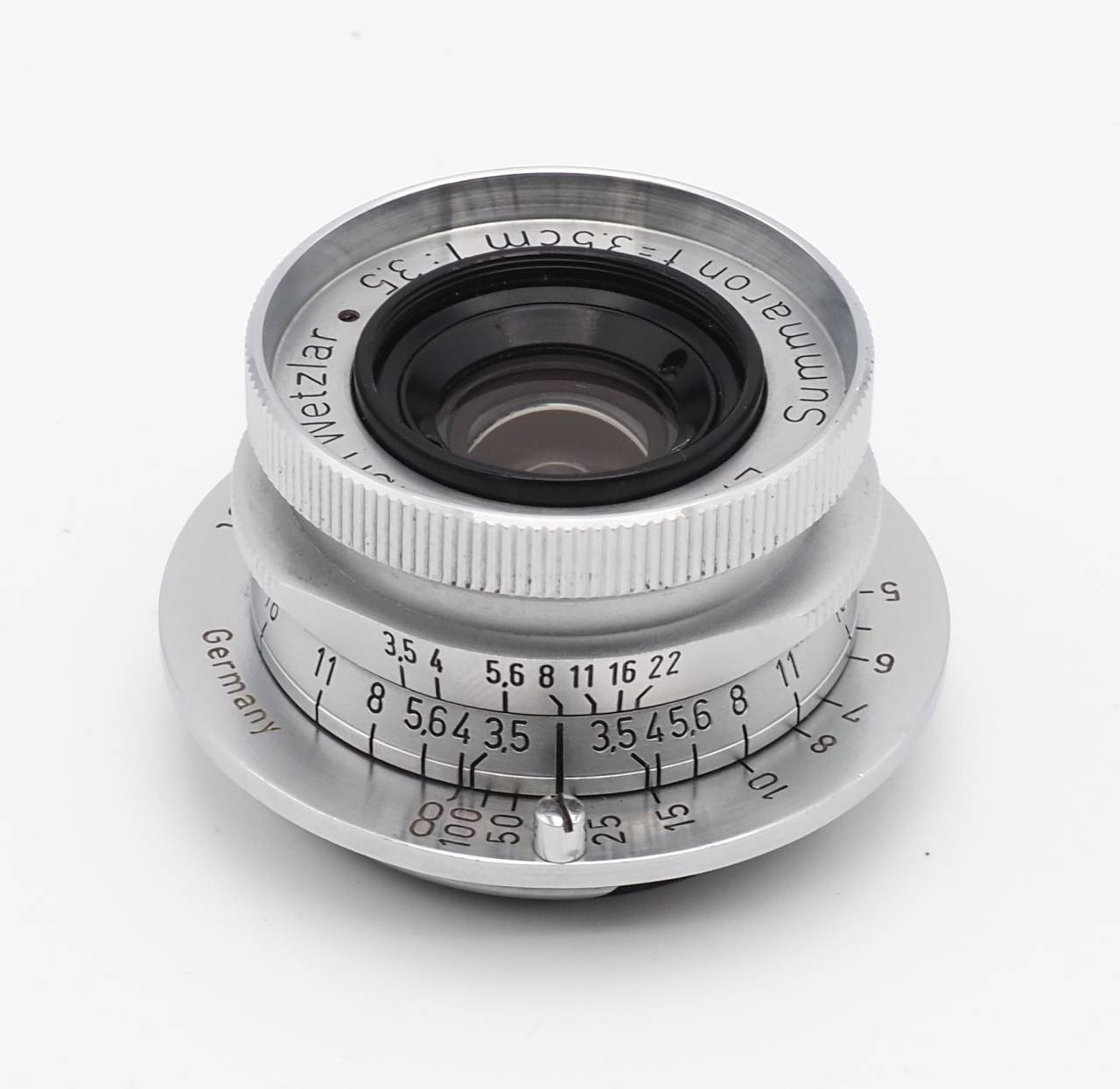 Dieses Leica Leitz Wetzlar Summaron 35mm 3.5cm Objektiv befindet sich optisch im fantastischen Zustand