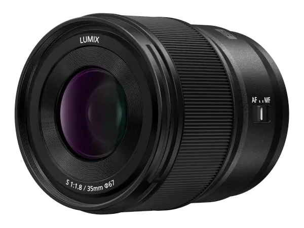 Das LUMIX S 35mm F1.8 ist eine Festbrennweite mit moderatem Weitwinkel und das ideale Objektiv für Reportage