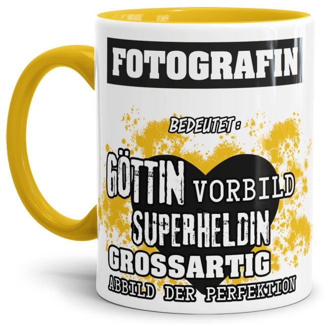 Unsere Berufe-Tasse in Gelb - Bedeutung einer Fotografin - passt in jede Lebenslage und zu jeder Situation. Ob im Büro