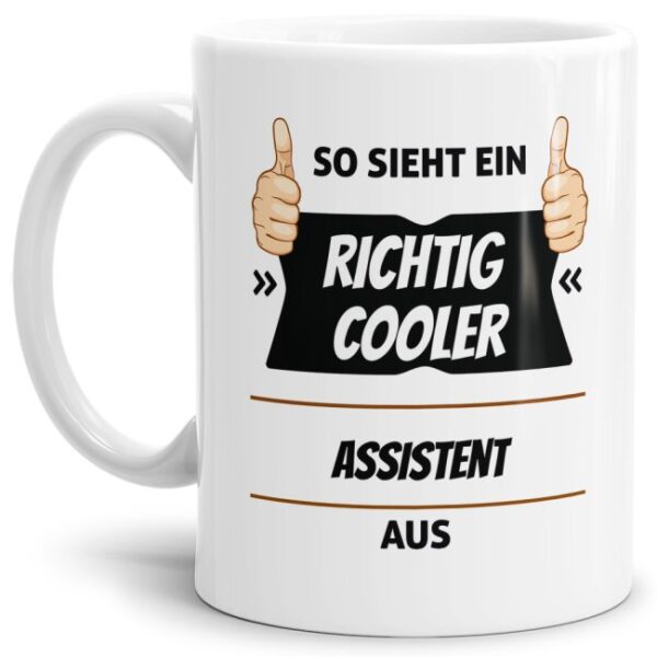 Berufe-Tasse aus hochwertiger Keramik mit Spruch - So sieht ein richtig cooler Assistent aus. Die neue Lieblingstasse für den morgendlichen Kaffee...