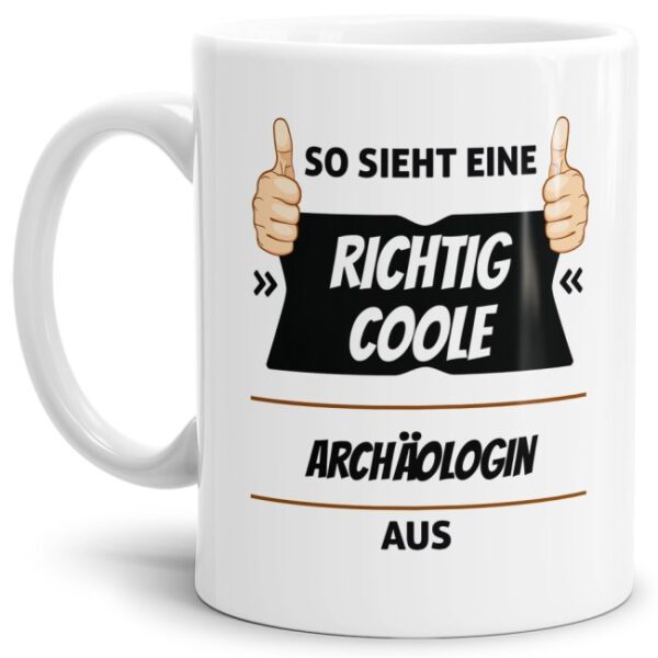 Berufe-Tasse aus hochwertiger Keramik mit Spruch - So sieht eine richtig coole Archäologin aus. Die neue Lieblingstasse für den morgendlichen...