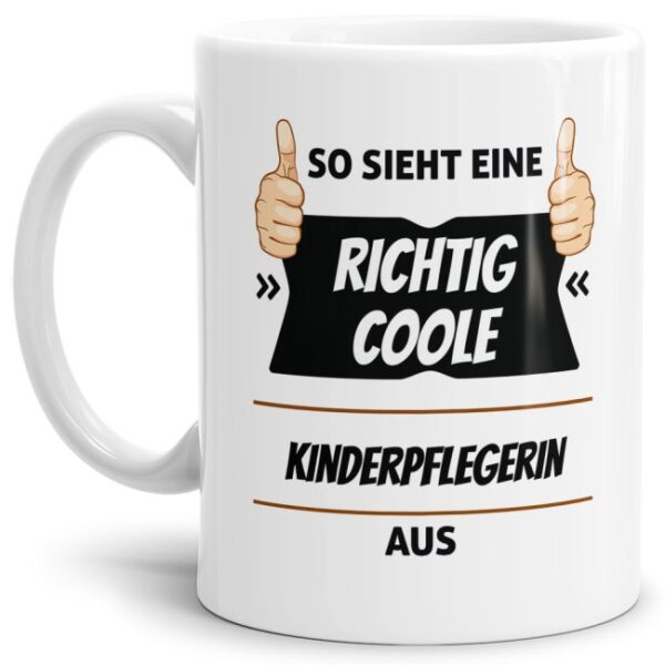 Berufe-Tasse aus hochwertiger Keramik mit Spruch - So sieht eine richtig coole Kinderpflegerin aus. Die neue Lieblingstasse für den morgendlichen...