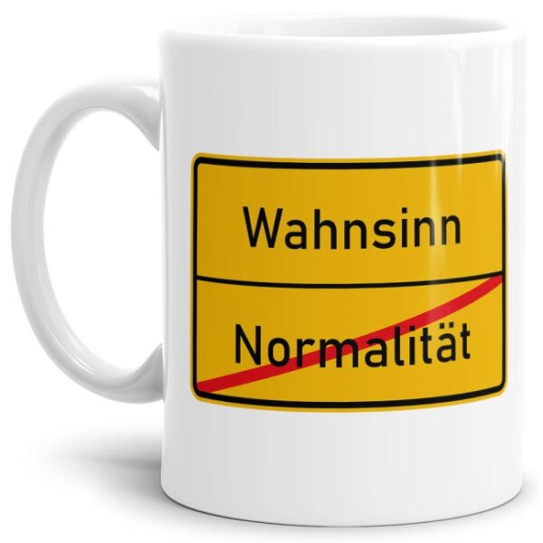 Lustige Ortschild-Tasse Normalität -> Wahnsinn - Bedruckte Kaffeetasse aus hochwertiger Keramik mit coolem Text passend zu vielen Anlässen für die...