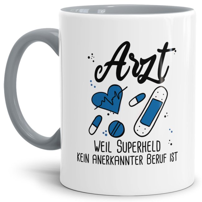 Unsere Berufe Tasse für Ärzte mit Spruch ist eine originelle Geschenkidee. Der Kaffeebecher - Superheld Arzt - ist eine tolle Art Danke zu sagen....