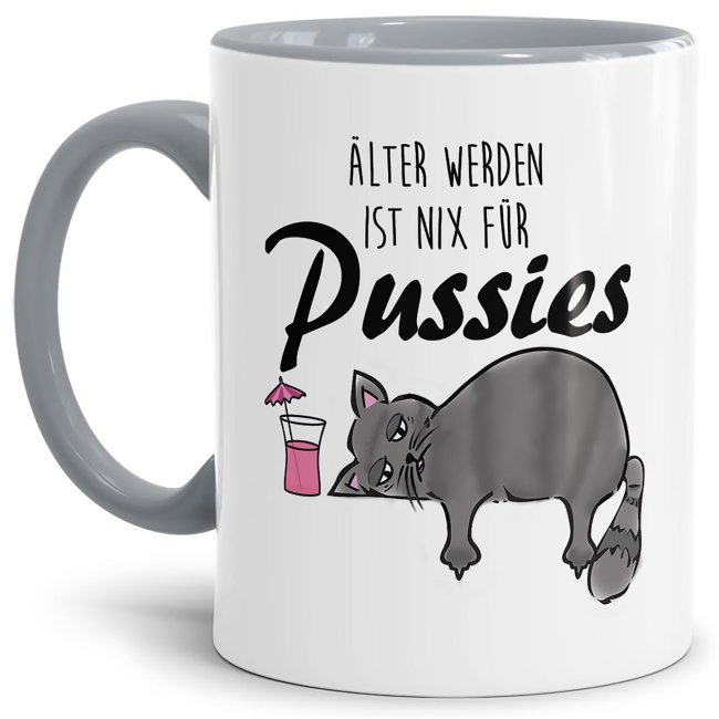 Unsere witzigen Tassen mit Katzenmotiv und Spruch - Älter werden ist nix für Pussies - sind ein lustiges Geburtstagsgeschenk für junggebliebene...