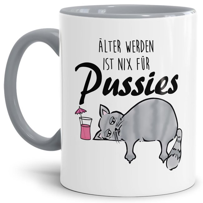 Unsere witzigen Tassen mit Katzenmotiv und Spruch - Älter werden ist nix für Pussies - sind ein lustiges Geburtstagsgeschenk für junggebliebene...