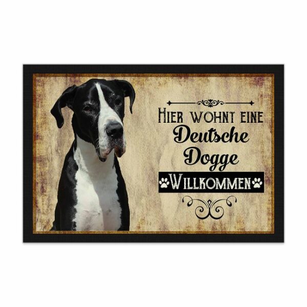 Wunderschöne Fußmatte mit Hundespruch - Hier wohnt ein Deutsche Dogge SW. Eine besonders schöne Geschenkidee für alle Hundebesitzer in der Familie...