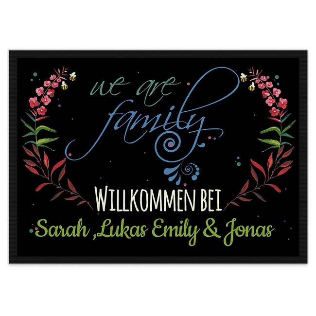 Hübsche Fußmatte in der Größe 60 x 40 cm mit schönem Familien-Willkommensspruch für alle Gäste - zum Beschriften mit den Vornamen aller...