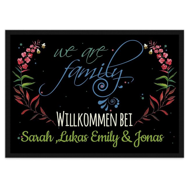 Hübsche Fußmatte in der Größe 75 x 50 cm mit schönem Familien-Willkommensspruch für alle Gäste - zum Beschriften mit den Vornamen aller...