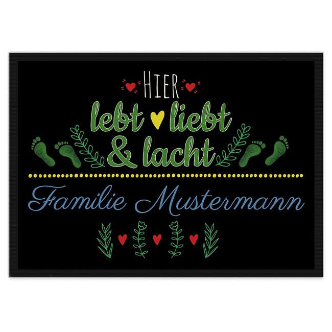 Trendig gestaltete Familien-Fußmatte in der Größe 120 x 80 cm mit schönem Willkommensspruch für alle Gäste - zum Beschriften mit dem gemeinsamen...