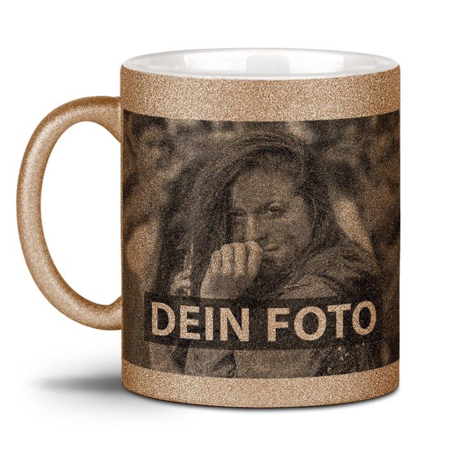 Ein bisschen Glitzer zum Frühstück gefällig? Unsere goldene Tasse mit Glitzereffekt bringt Glamour in den Tag. Mit dem richtigen Spruch bedruckt...