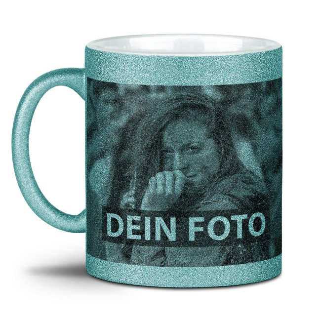 Ein bisschen Glitzer zum Frühstück gefällig? Unsere hellblaue Tasse mit Glitzereffekt bringt Glamour in den Tag. Mit dem richtigen Spruch bedruckt...