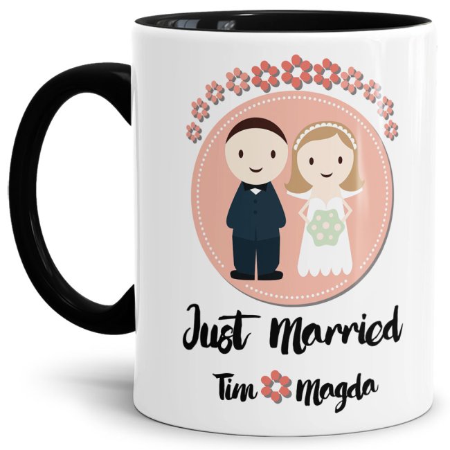 Bedruckter Becher aus hochwertiger Keramik mit Hochzeitsmotiv - Just married - personalisiert mit den Namen des Brautpaars. Süßes Hochzeitspaar auf...