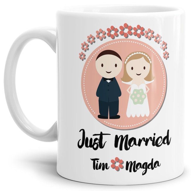 Bedruckter Becher aus hochwertiger Keramik mit Hochzeitsmotiv - Just married - personalisiert mit den Namen des Brautpaars. Süßes Hochzeitspaar auf...