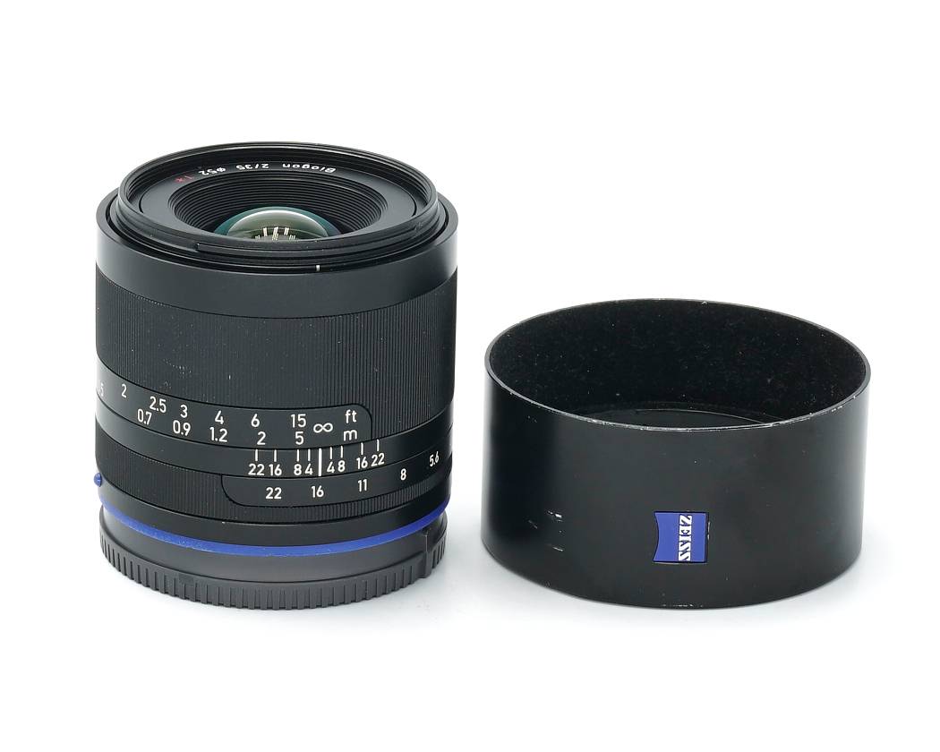 Dieses ZEISS Loxia 35mm Objektiv befindet sich im technisch einwandfreien Zustand. Auch äusserlich praktisch wie neu