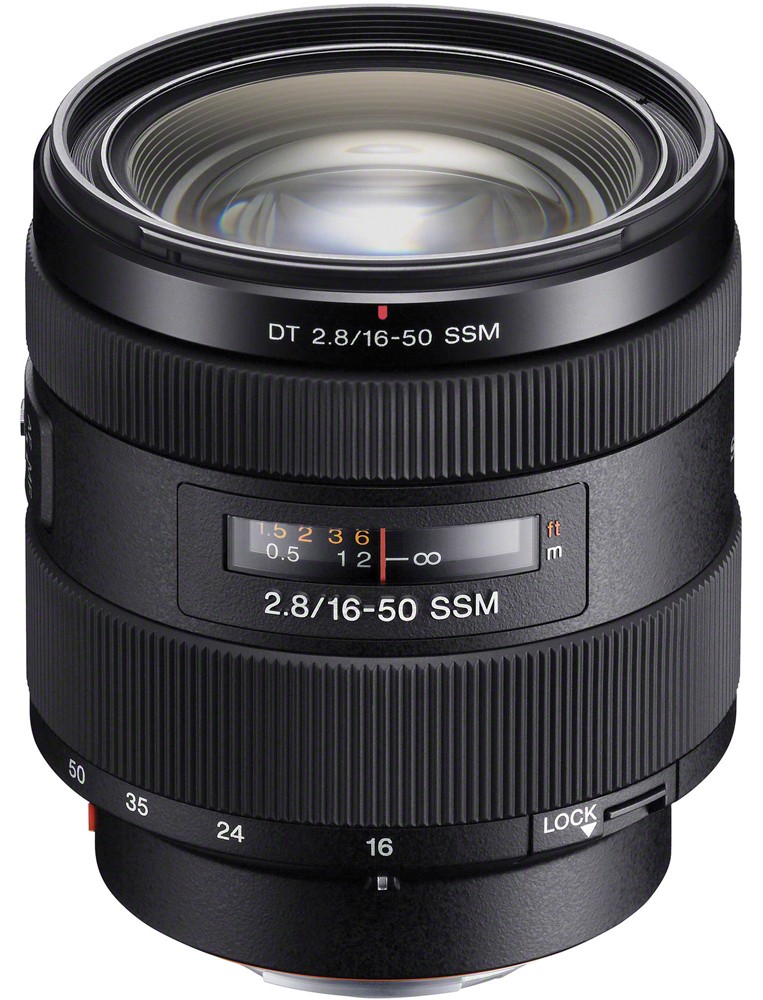 Dieses Sony SAL 16-50mm 2.8 SSM DT Objektiv befindet sich technisch und optisch im fantastischen Zustand