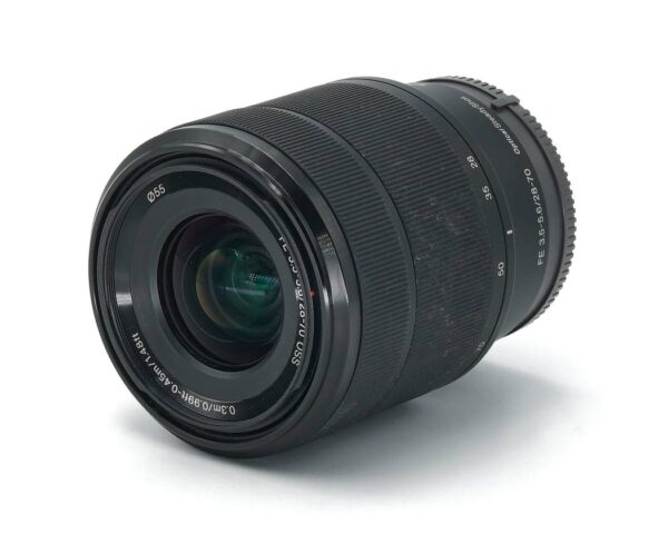 Dieses Sony FE SEL 28-70mm Objektiv befindet sich im technisch einwandfreien Zustand. Das Objektiv weist optisch nur übliche