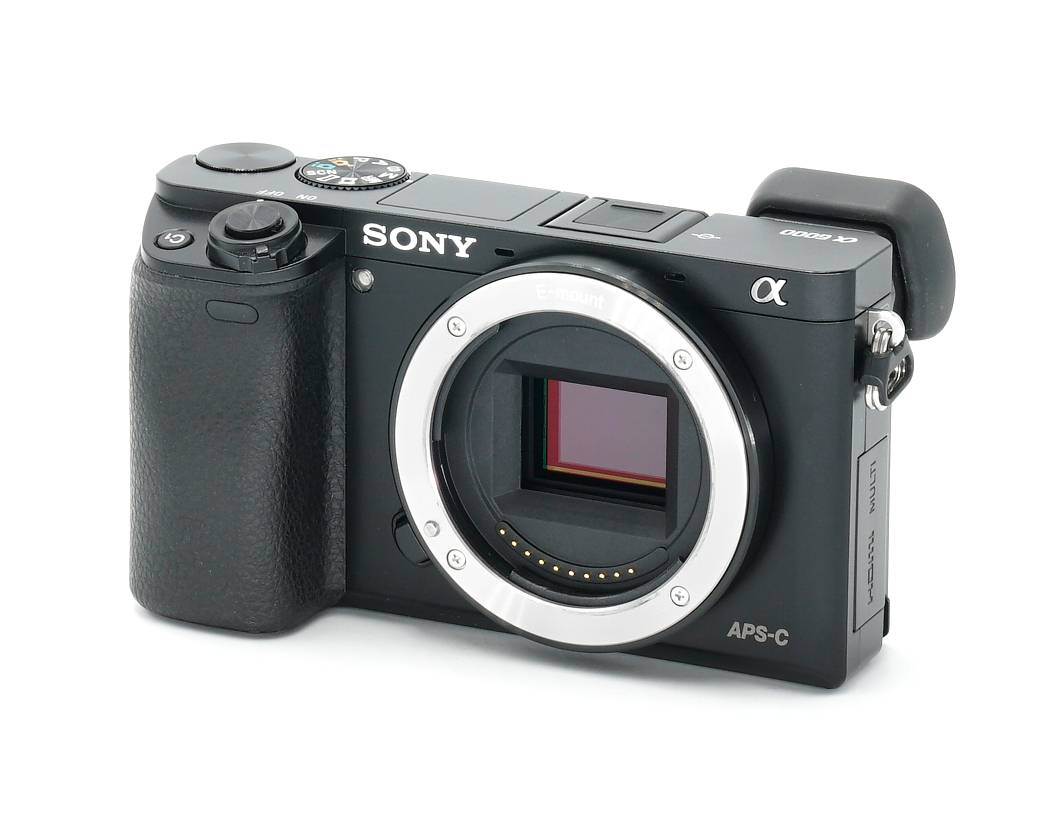 Dieses Sony Alpha 6000 Kameragehäuse kommt aus unserem Showroom und befindet sich praktisch im Neuzustand