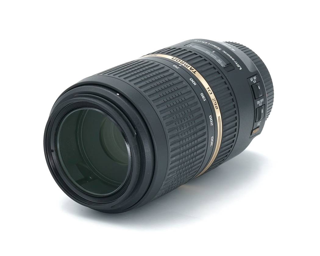 Dieses Tamron SP-AF 70-300mm 4.0-5.6 Di VC USD Objektiv befindet sich technisch und optisch im fantastischen Zustand