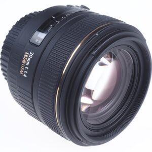 Für PENTAX AF Dieses lichtstarke Sigma EX 30mm 1.4 Objektiv wurde komplett überprüft und befindet sich technisch im einwandfreien Zustand. Das Objektiv befindet sich nahezu im