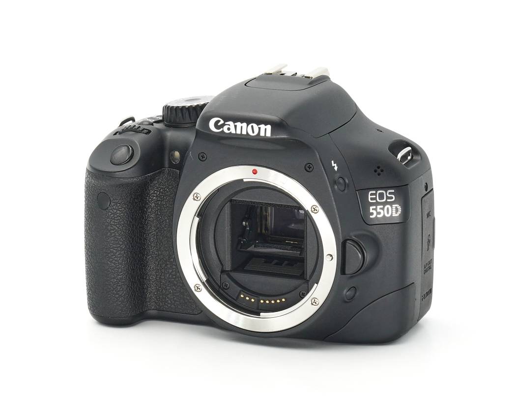 Dieses gepflegte Canon EOS 550D Gehäuse wurde komplett überprüft und befindet sich technisch im einwandfreien Zustand. Das Gehäuse besitzt kaum Nutzspuren