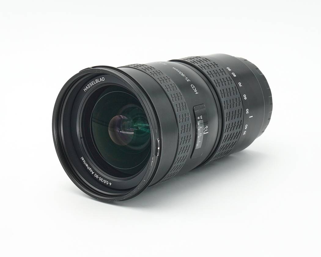 Dieses Hasselblad HCD 35-90mm Objektiv befindet sich im technisch einwandfreien Zustand. Das Objektiv weist äußerlich allgemein übliche