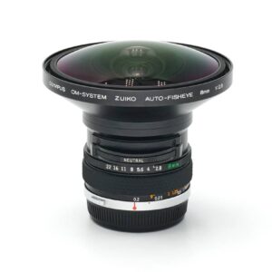 Dieses sehr seltene Olympus 8mm Fisheye Objektiv befindet sich technisch sowie optisch in einem neuwertigen Zustand. Es sind keinerlei Nutzspuren zu erkennen. MANGEL: auf der