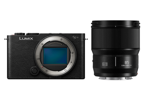 Die LUMIX S9 ist die kleinste und leichteste Vollformat Systemkamera der LUMIX S-Serie. Sie ist in fünf verschiedenen Farben erhältlich – Smokey White