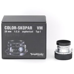 Einzelstück zum Sonderpreis Dieses Voigtländer Color-Skopar 28mm Objektiv stand lediglich in unserer Ausstellungsvitrine im Showroom. Die Optik weist keinerlei Nutzspuren auf