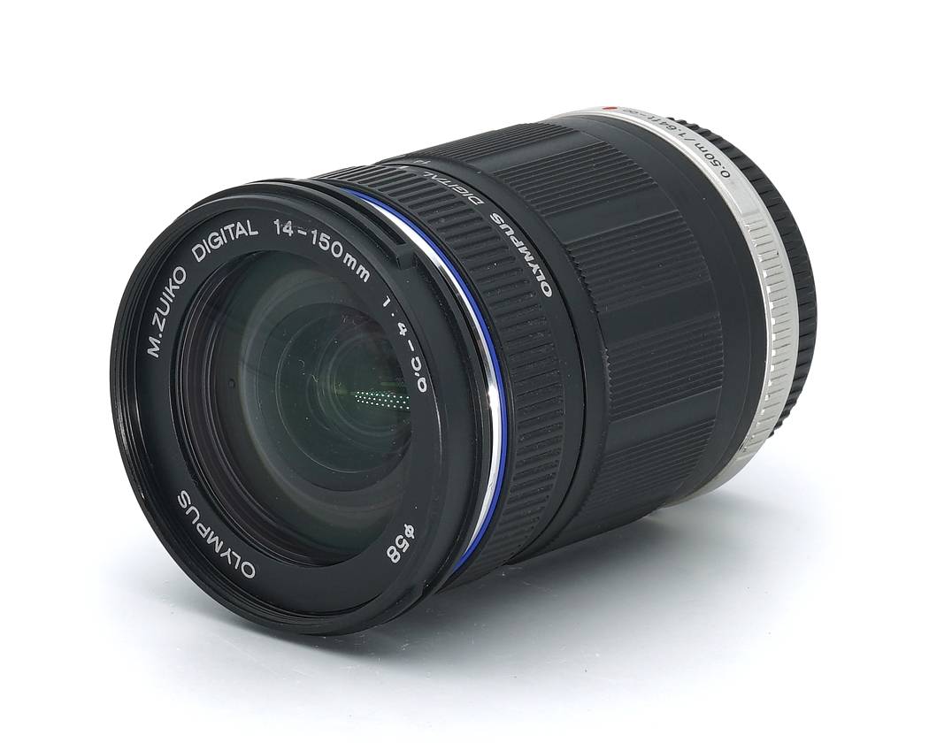 Dieses Olympus M.Zuiko Digital ED 14-150mm 4.0-5.6 Objektiv befindet sich im technisch und optisch im fantastischen Zustand. Das optische System ist einwandfrei