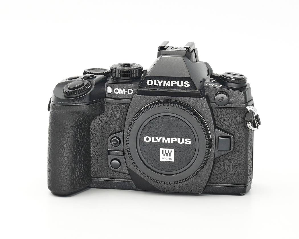 Dieses gepflegte Olympus OM-D E-M1 Gehäuse wurde komplett überprüft und befindet sich technisch im einwandfreien Zustand. Das Gehäuse befindet sich auch optisch im