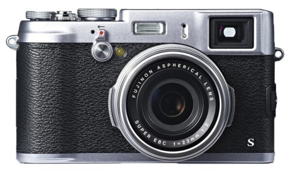 Diese Fujifilm X100S befindet sich technisch und optisch im Topzustand. Das Gehäuse befindet sich auch optisch im Topzustand mit nur minimalen Nutzspuren. Sie erhalten die