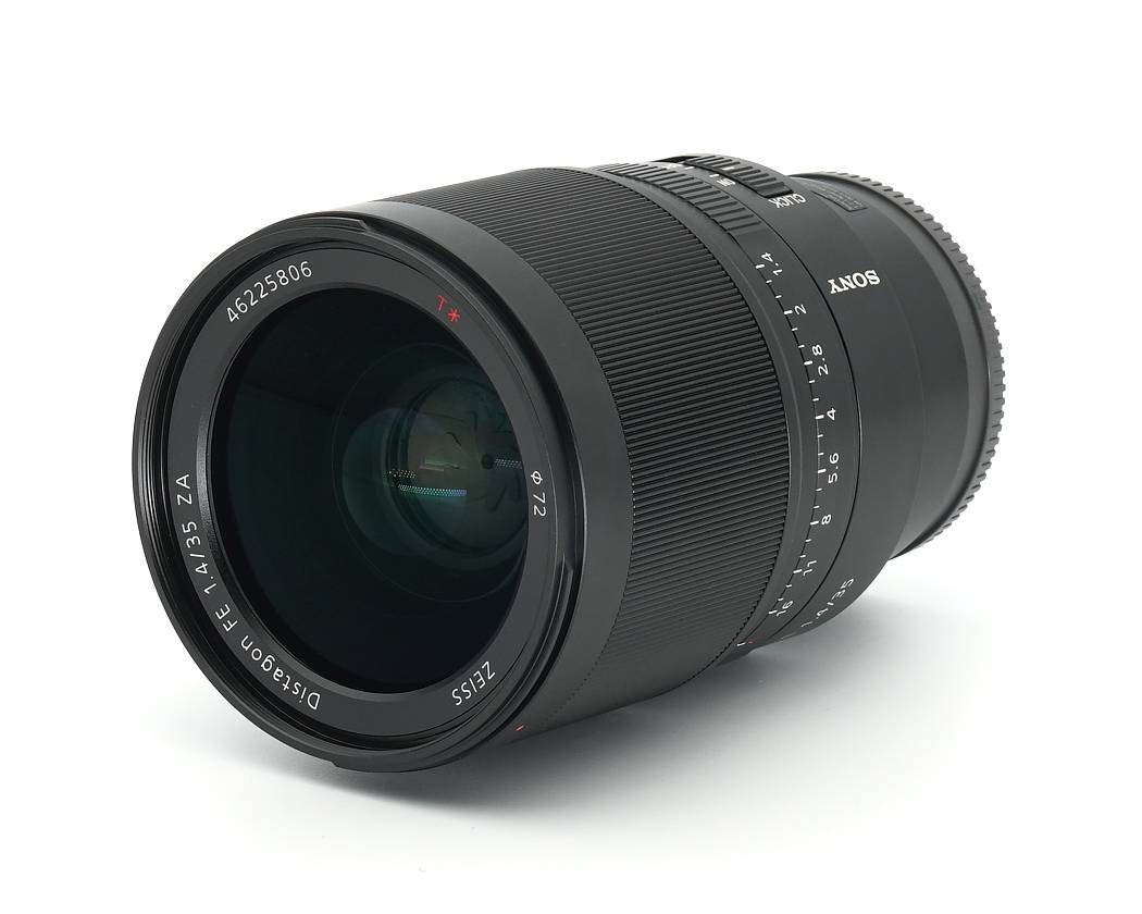 Dieses Sony 35mm 1.4 Objektiv befindet sich technisch und optisch im fantastischen Zustand