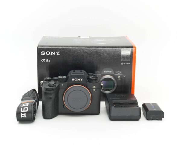 Dieses gepflegte Sony Alpha II Gehäuse wurde komplett überprüft und befindet sich technisch im einwandfreien Zustand. Das Gehäuse befindet sich auch optisch im Topzustand mit