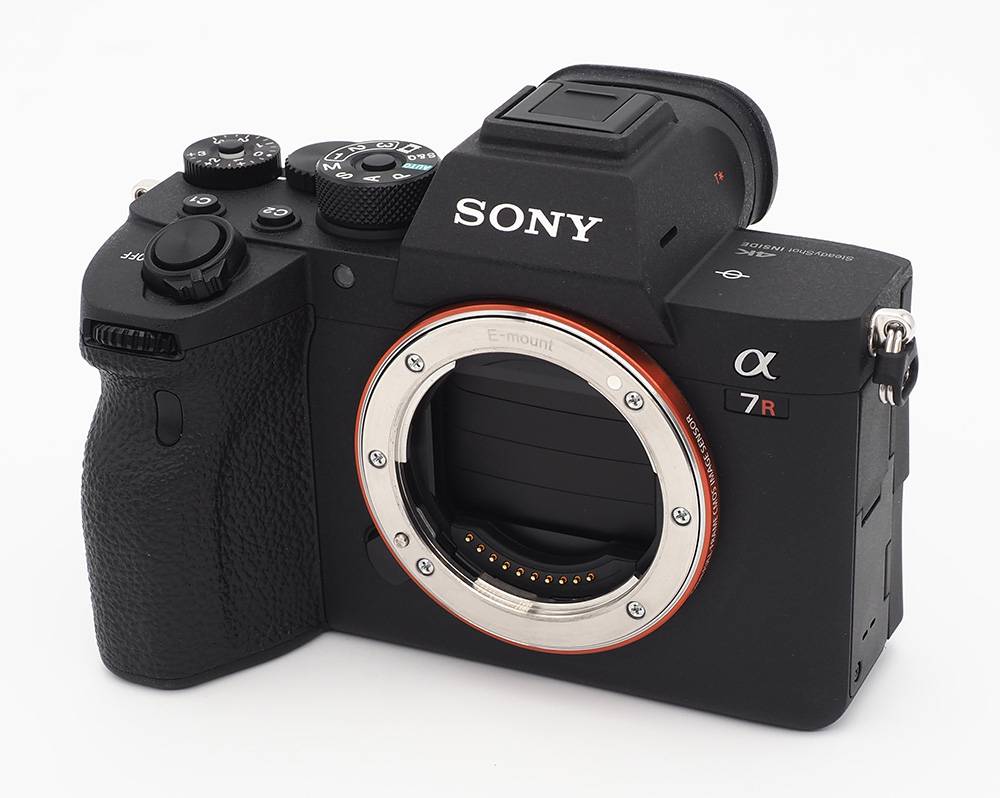 Dieses gepflegte Sony Alpha 7R IV Gehäusewurde komplett überprüft und befindet sich technisch im einwandfreien Zustand. Das Gehäuse befindet sich auch optisch im Topzustand