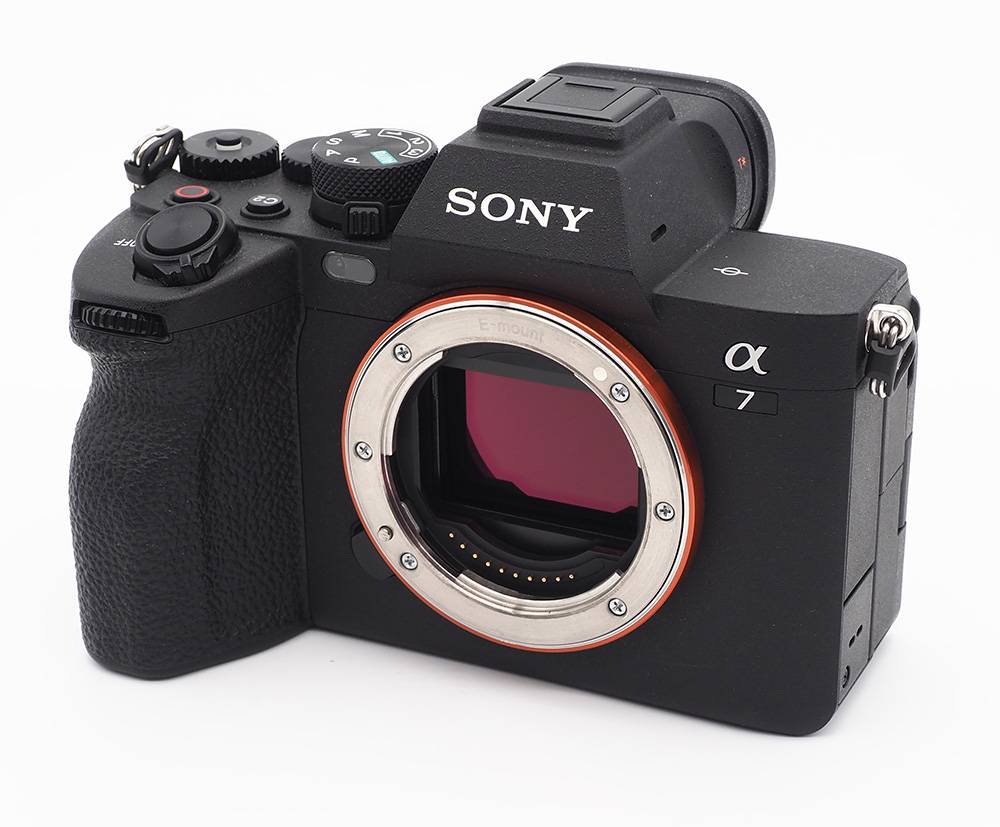 Dieses gepflegte Sony Alpha 7 IV Gehäuse wurde komplett überprüft und befindet sich technisch im einwandfreien Zustand. Das Gehäuse befindet sich auch optisch im absoluten