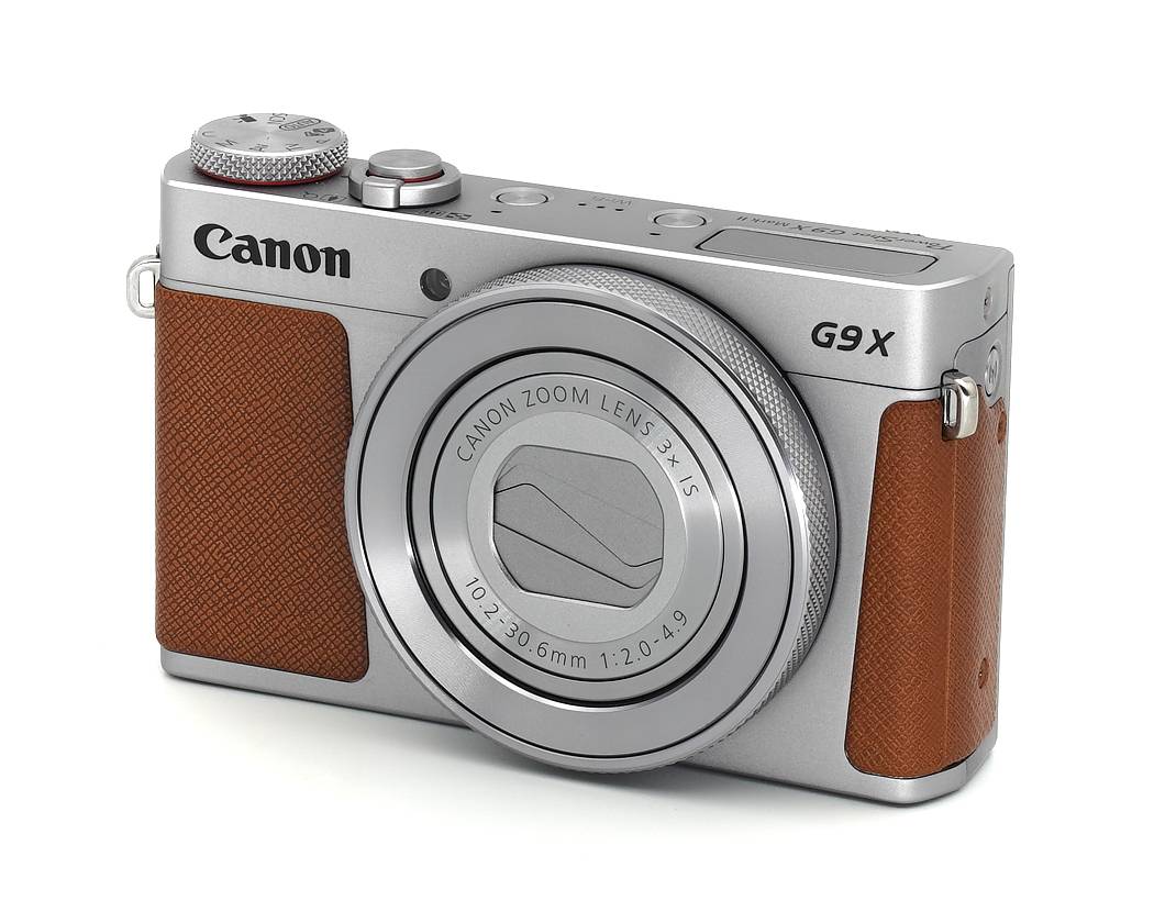 Diese Canon Powershot G9 X Mark II befindet sich im technisch einwandfreien Zustand. Die Kamera weist allgemein nur leichte Nutzspuren vorrangig an der Unterseite auf. Sie