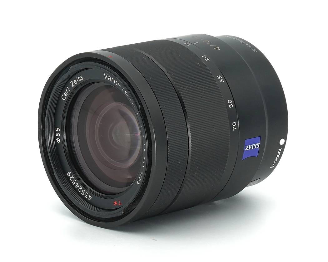 Dieses Sony Vario-Tessar T* E 16-70mm 4.0 ZA OSS Objektiv wurde komplett überprüft und befindet sich technisch in einwandfreiem Zustand. Das Objektiv weist äußerlich übliche