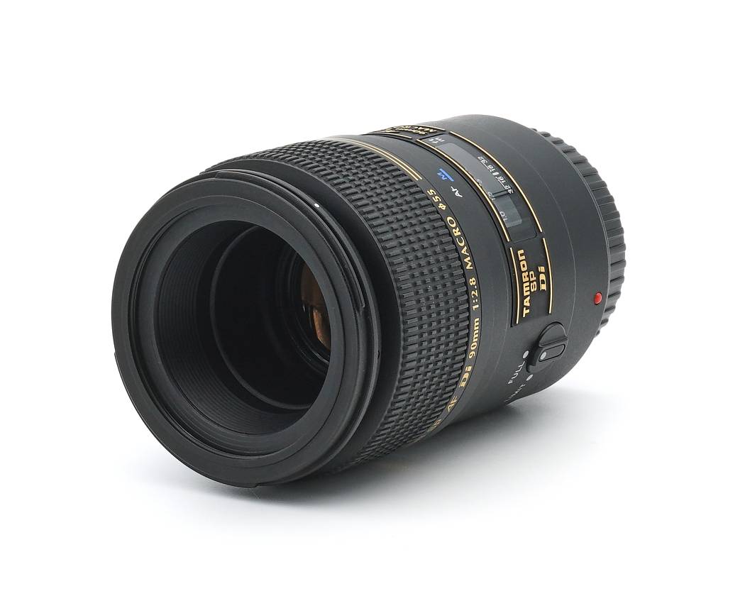 Dieses Tamron SP 90mm Objektiv wurde komplett überprüft und befindet sich technisch im einwandfreien Zustand. Das Objektiv befindet sich auch äußerlich im Topzustand mit nur