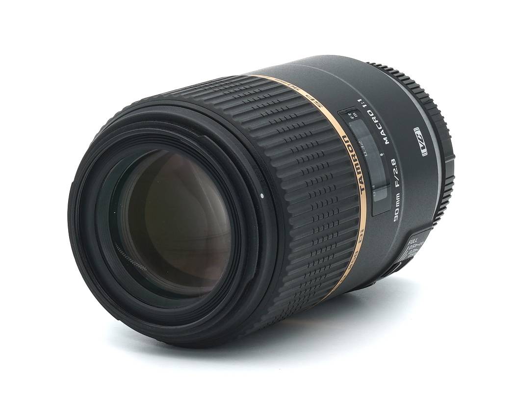 Dieses Tamron SP 90mm 2.8 Di VC USD Macro Objektiv befindet sich technisch und optisch im fantastischen Zustand