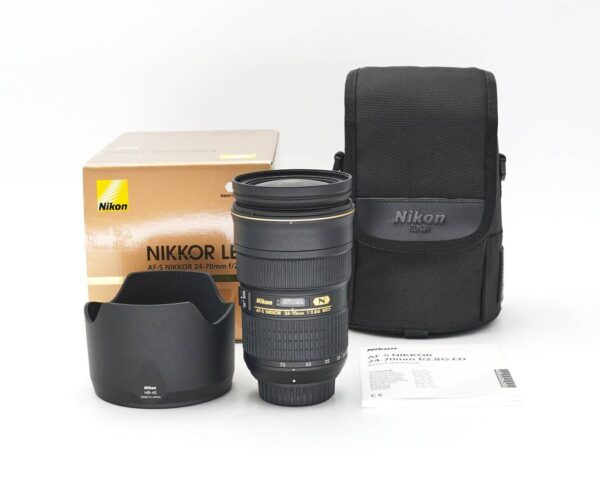 Dieses Nikon AF-S NIKKOR 24-70mm 2.8 G ED Objektiv befindet sich technisch und optisch im fantastischen Zustand