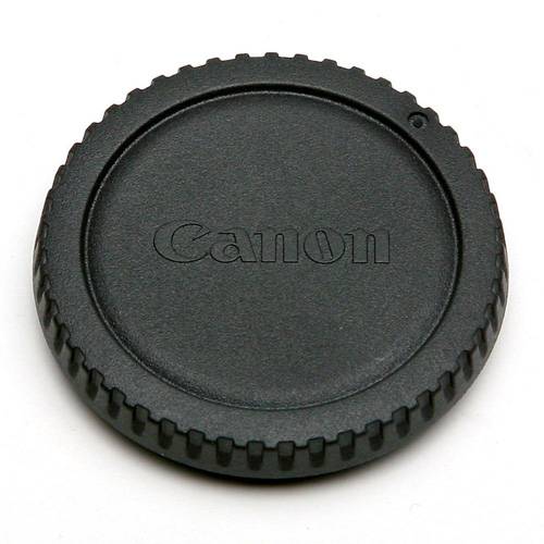 Aus unserem Vorführ-/Demobereich. Dieser Canon Gehäusedeckel kommt aus unserem Vorführ-/Seminarbereich und befindet sich im guten Zustand mit leichten Nutzspuren. Canon EOS