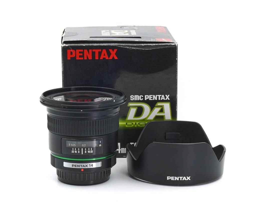 Dieses Pentax SMC DA 14mm Objektiv befindet sich technisch und optisch im fantastischen Zustand